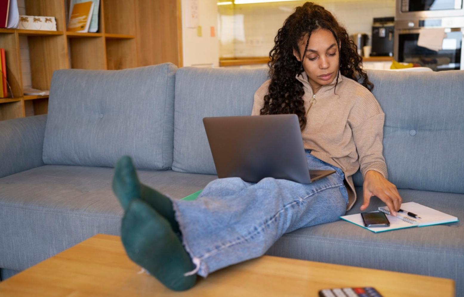 Collaborative learning environment for financial education